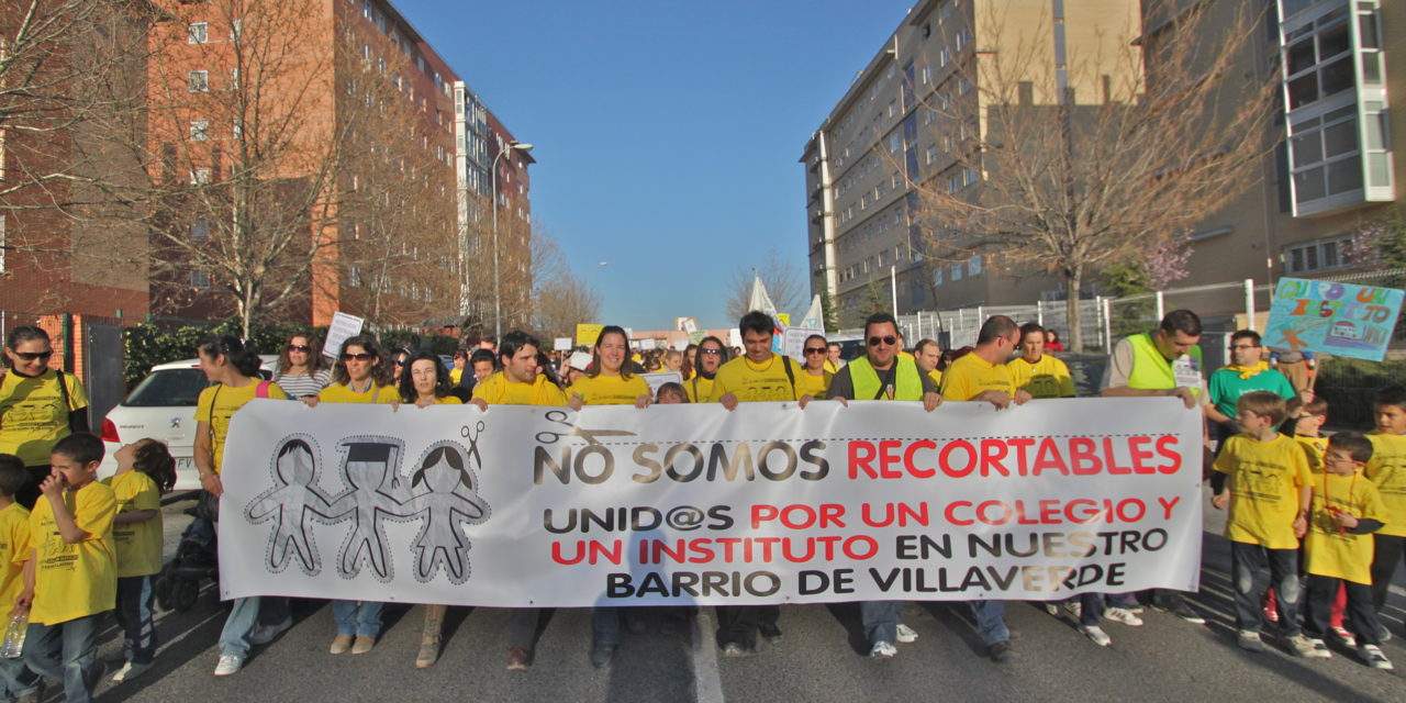 Una cadena humana exigirá este jueves la construcción del Ausias March y el IES Butarque