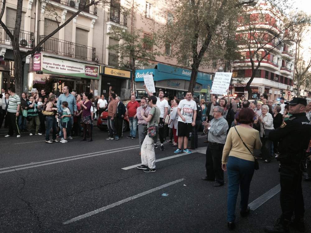 Vallecas también exige la reapertura de una boca de metro