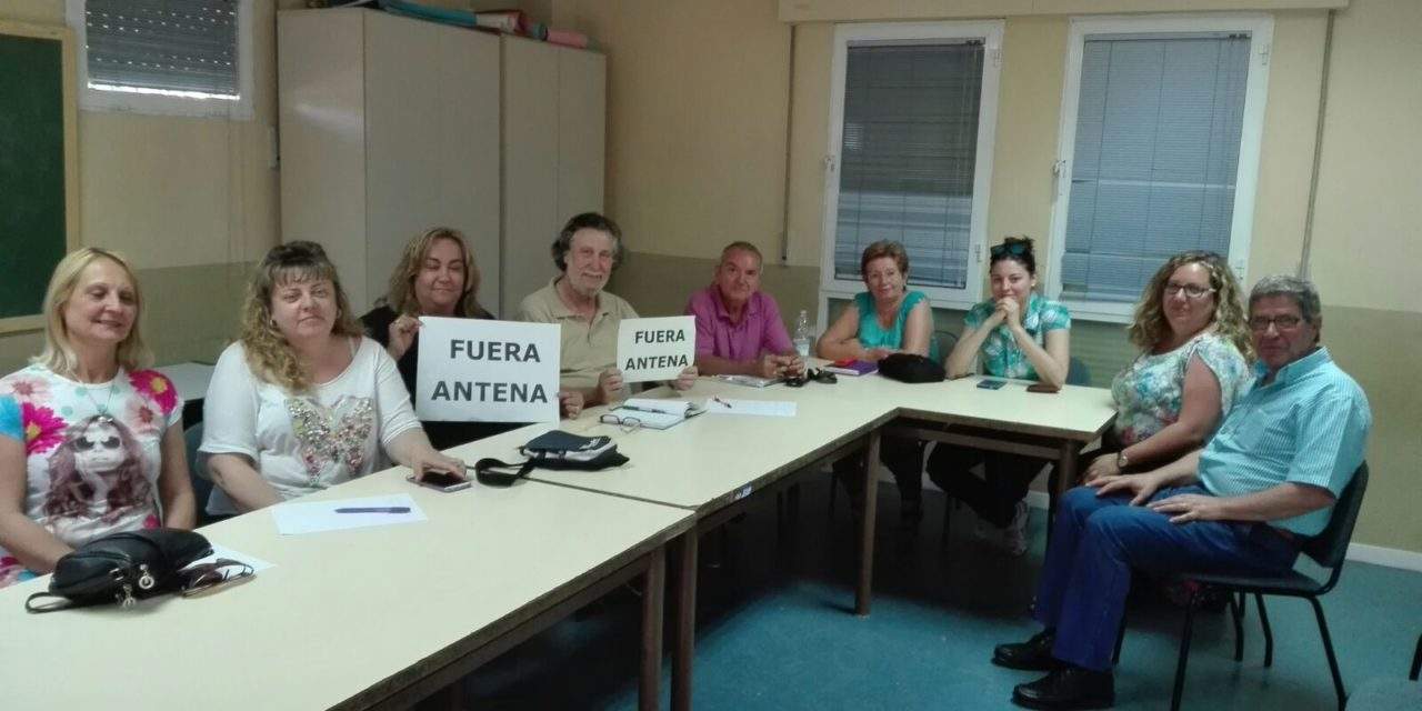 Vecinos de Coslada y San Fernando piden la retirada de una antena de telefonía que afecta a 20.000 personas
