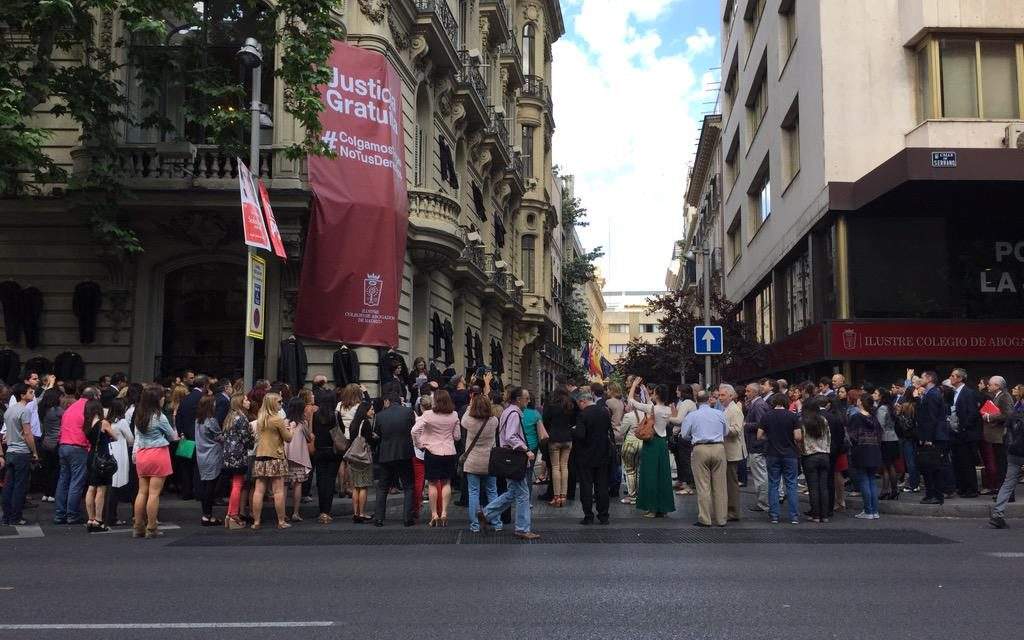 Vecinos y abogados se concentraron en defensa de la Justicia Gratuita y el Turno de Oficio