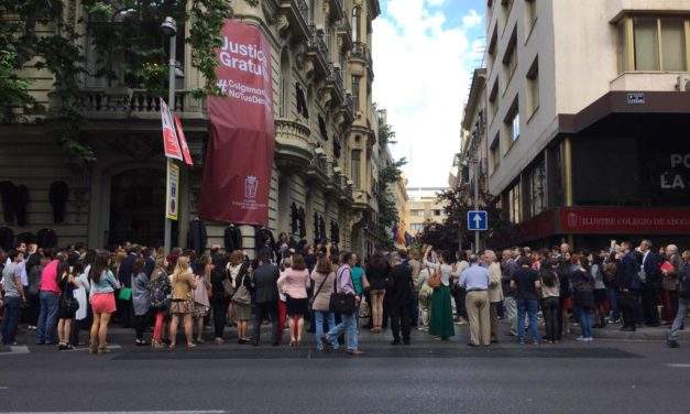 Vecinos y abogados se concentraron en defensa de la Justicia Gratuita y el Turno de Oficio