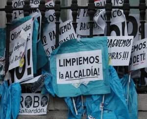 Villancicos contra la tasa de la basura en el pleno municipal del 23 de diciembre