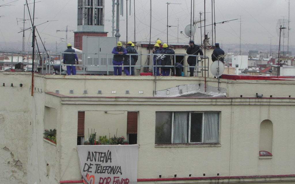 Cavanilles 40, el epicentro de una red de 28 antenas de telefonía móvil