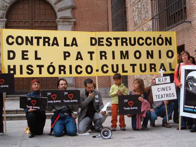 Concentración contra la destrucción del patrimonio histórico-cultural