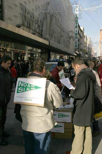 Coslada se planta en la calle Preciados