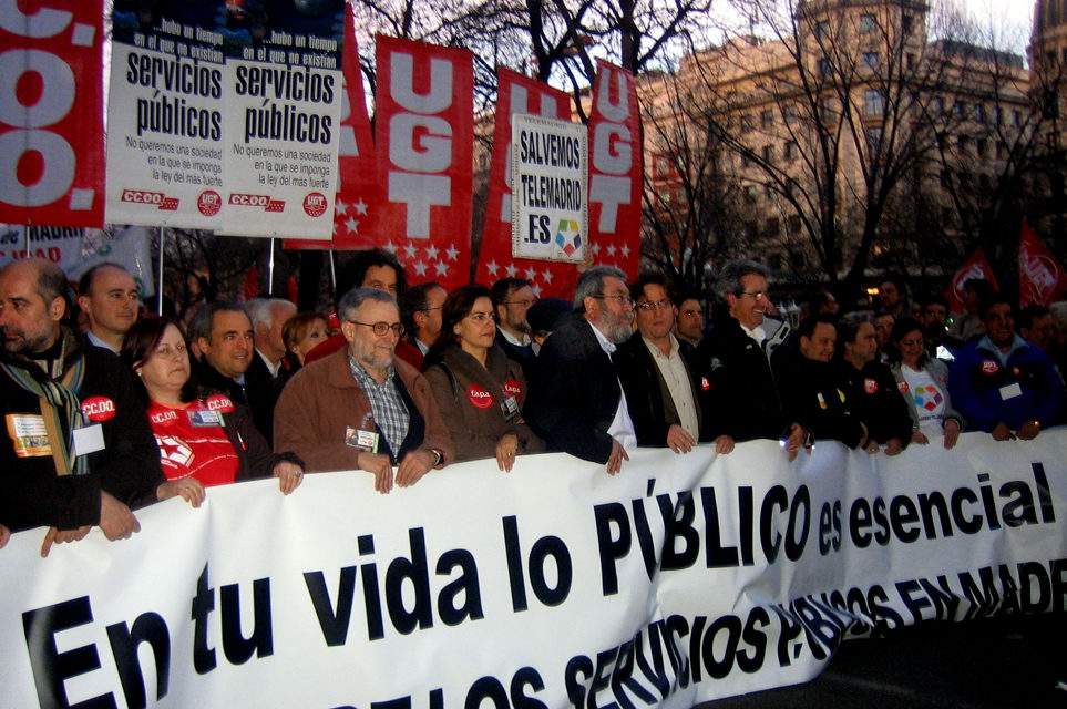 Decenas de miles de personas salen a la calle en defensa de los servicios públicos