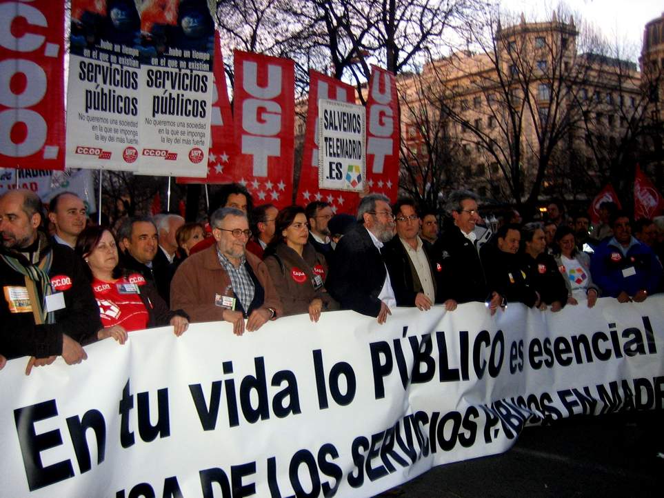 Decenas de miles de personas salen a la calle en defensa de los servicios públicos