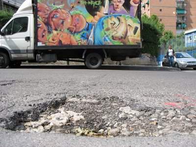 El plan ”Madrid pavimenta Madrid” olvida Aluche