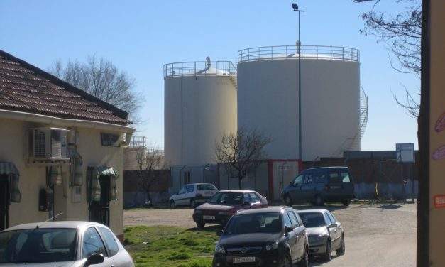 El traslado de los depósitos de queroseno llegará a la Asamblea de Madrid y el Senado