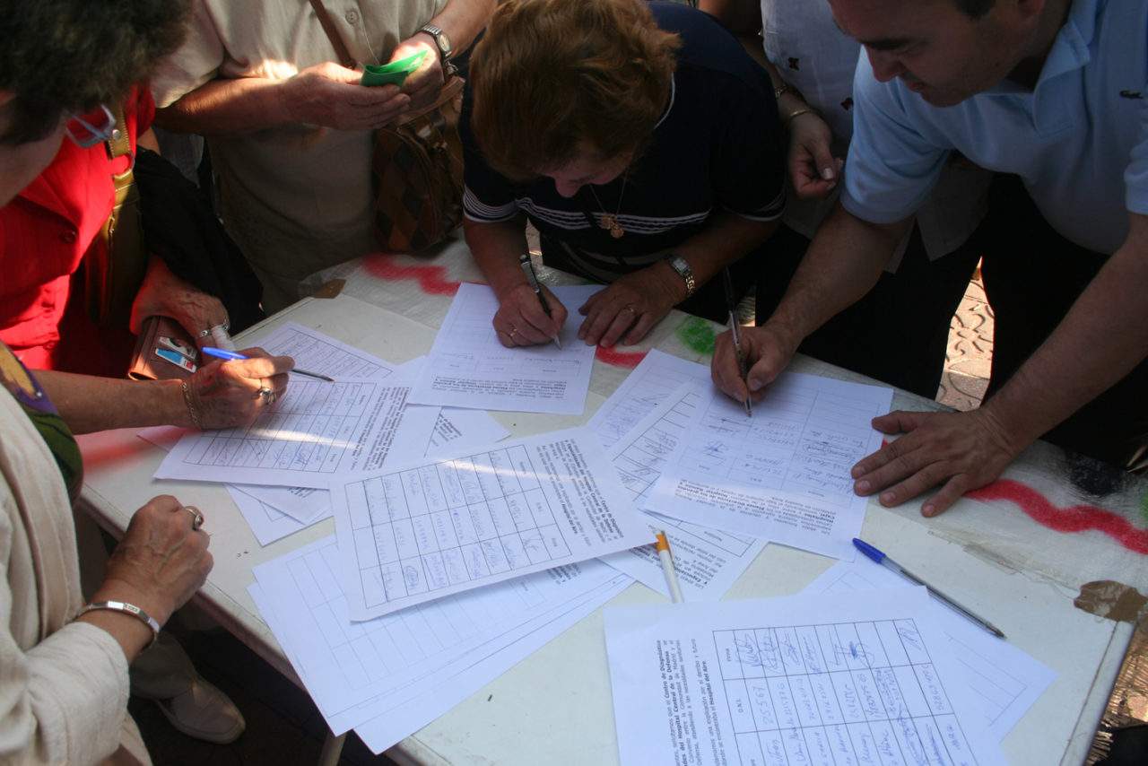 Firmas por un servicio de metro digno