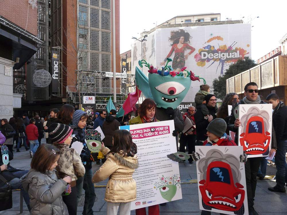 <i>El espantacoches</i> vuelve a las colapsadas calles del centro de Madrid
