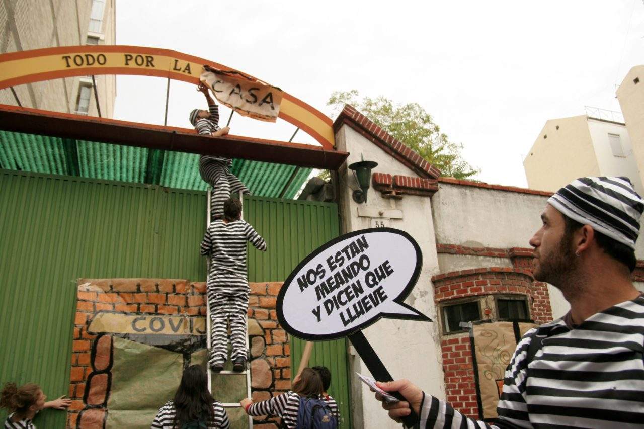 Jóvenes de Retiro ”transforman” un cuartel militar en viviendas públicas