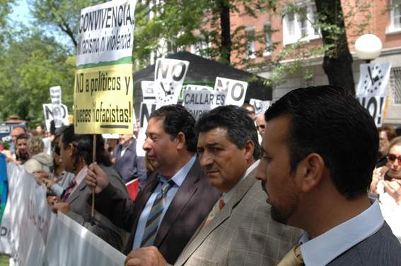 La Federación vecinal, en la manifestación contra la persecución de los gitanos y rumanos en Italia