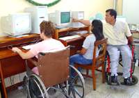 La tecnología, tema central del Día internacional de las personas con discapacidad en Villaverde