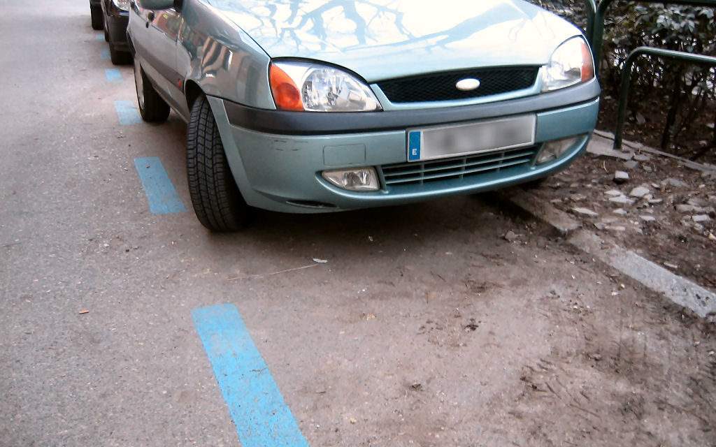 Las asociaciones de vecinos insisten en la retirada del SER