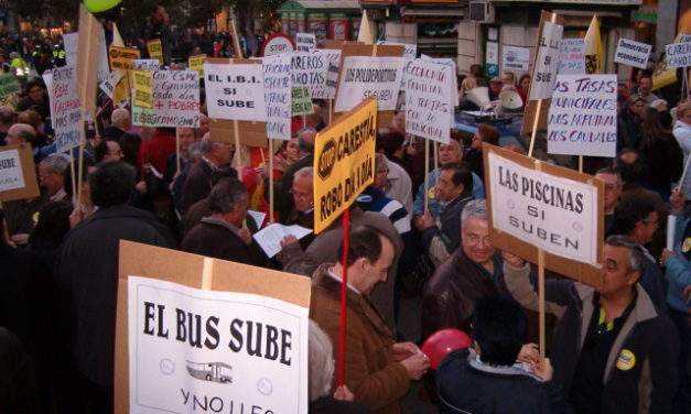 Las asociaciones de vecinos protestan por la carestía de la vida