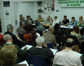Las asociaciones vecinales preparan movilizaciones para denunciar las consecuencias de la privatización de la sanidad pública