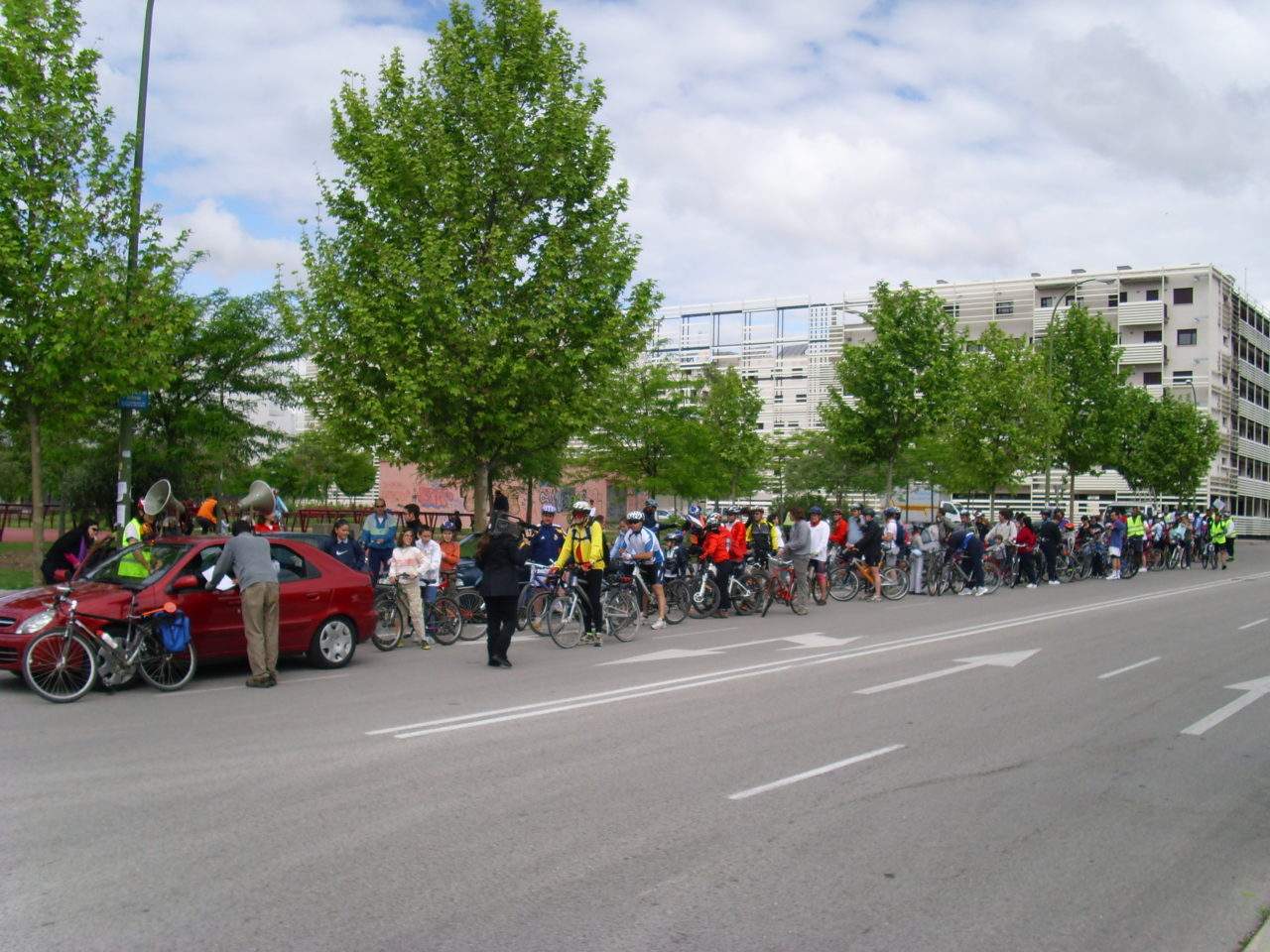 Más de un centenar de ciclistas participan en la III Fiesta de la Bicicleta de Carabanchel