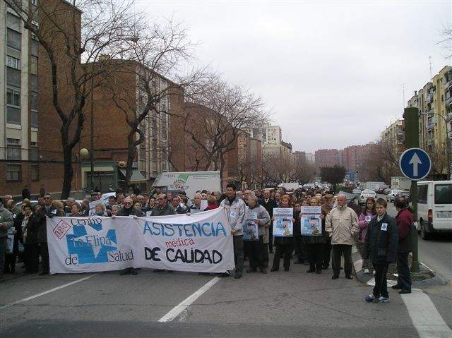 Mil voces reivindican un centro de salud para el barrio de La Elipa