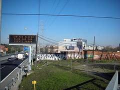 Orcasitas acampa contra la cesión de una parcela pública para un colegio concertado