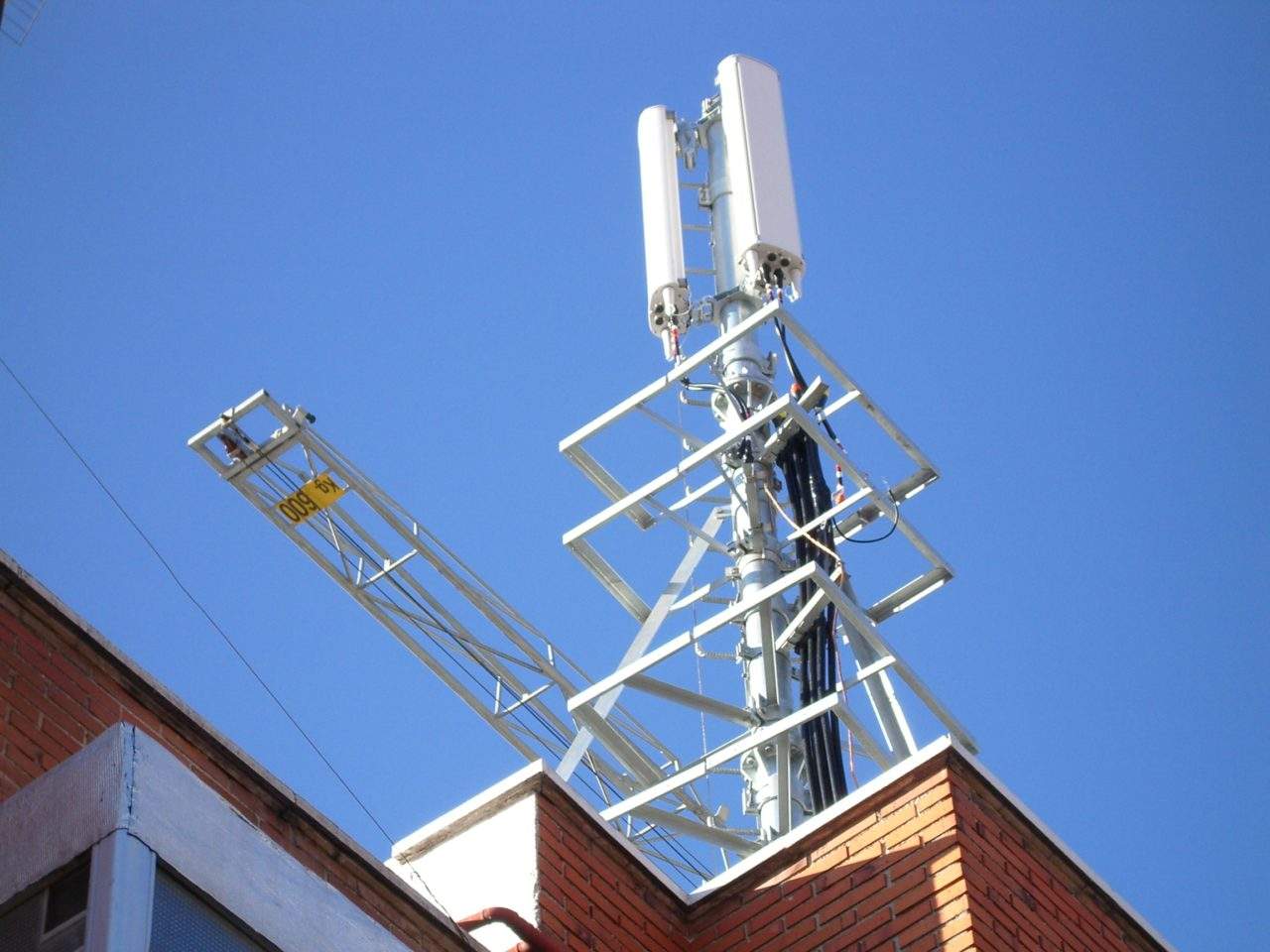 San Sebastian de los Reyes, en pie de guerra contra una antena de telefonía móvil
