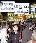 Un millar de personas se manifiesta en Sol contra el crimen del joven de Vallecas
