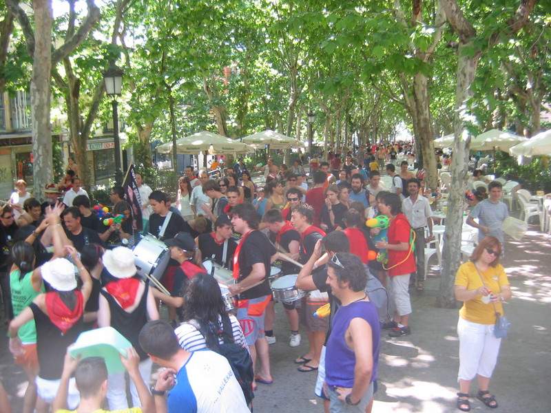Vallecas se moja en defensa de los servicios públicos