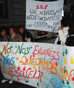 Vecinas y vecinos de Villa de Vallecas se oponen a la privatización de la nueva escuela infantil del distrito