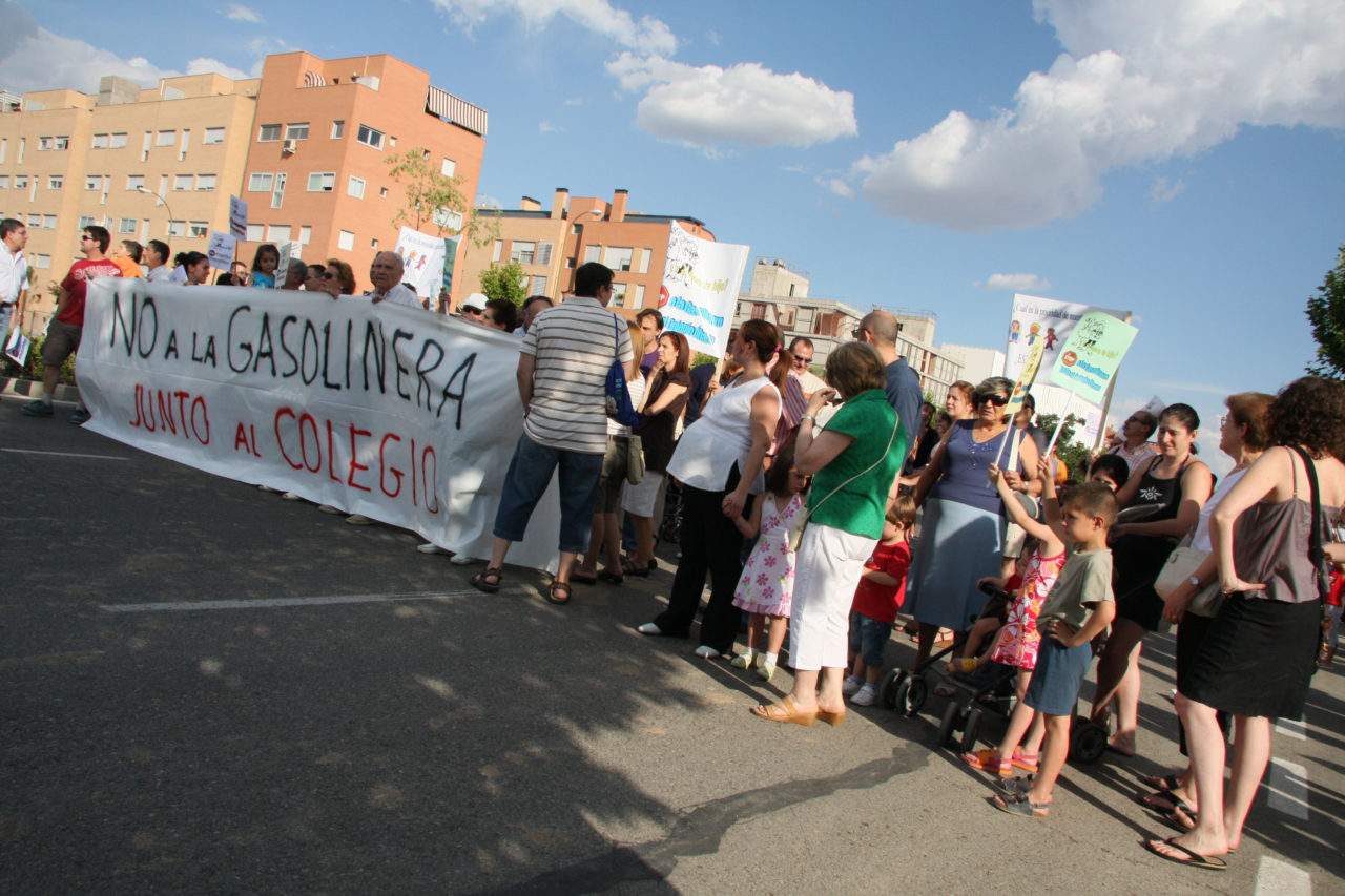 Vecinos de Carabanchel cortan la avenida de La Peseta durante dos horas