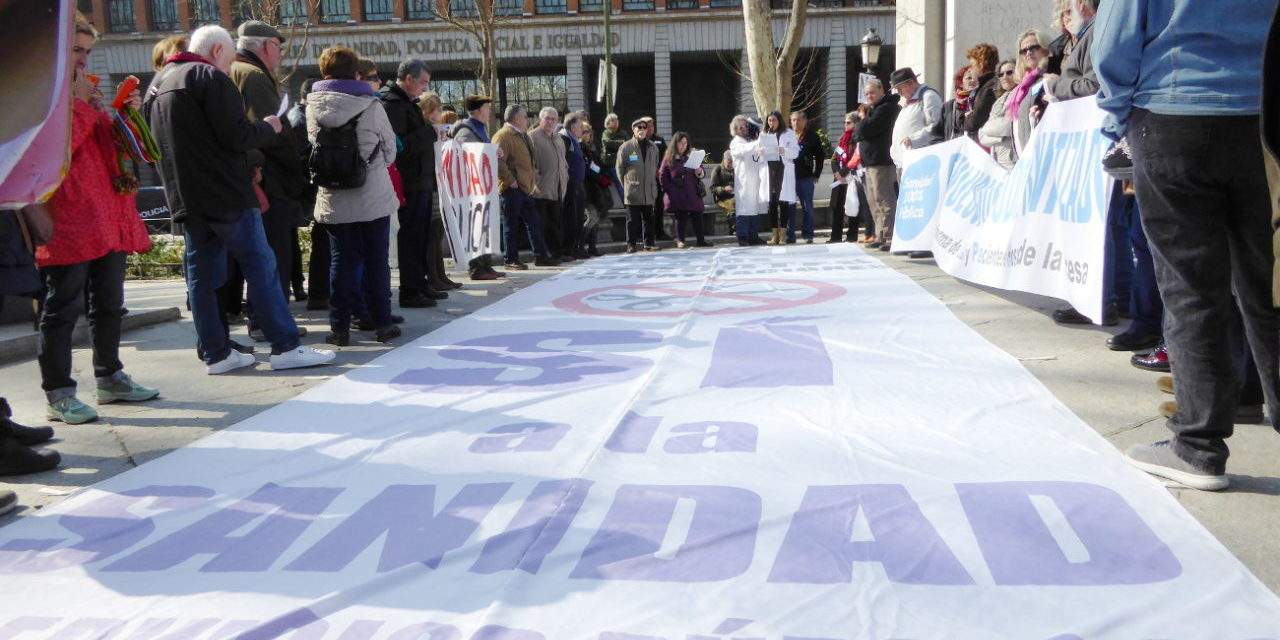 La 53ª Marea Blanca pone el foco en los “derrumbes” del sistema sanitario