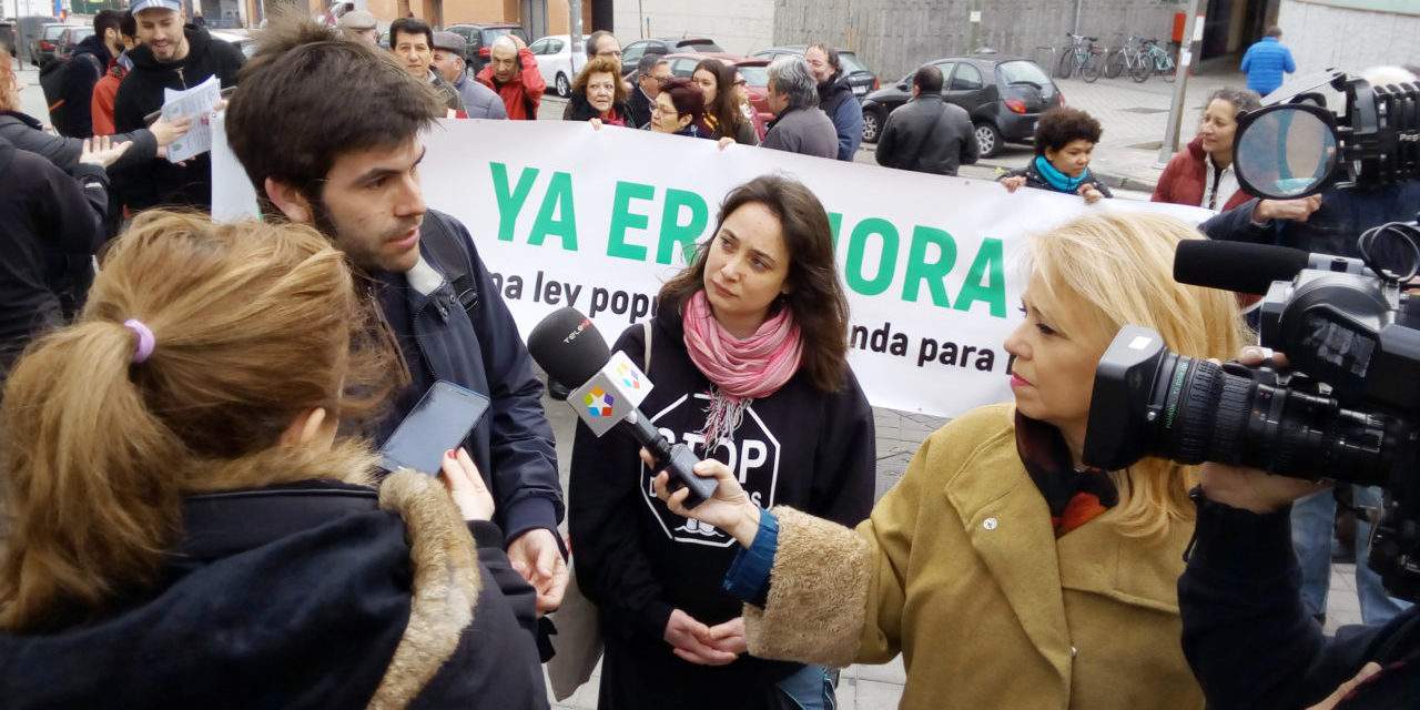 La ILP de vivienda llega a la Asamblea mientras la policía deja en la calle a dos menores en Parla