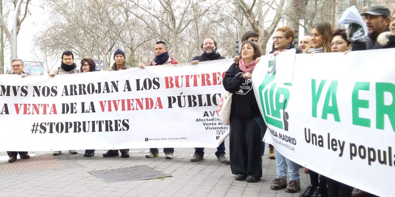 La ILP de vivienda llega a la Asamblea mientras la policía deja en la calle a dos menores en Parla