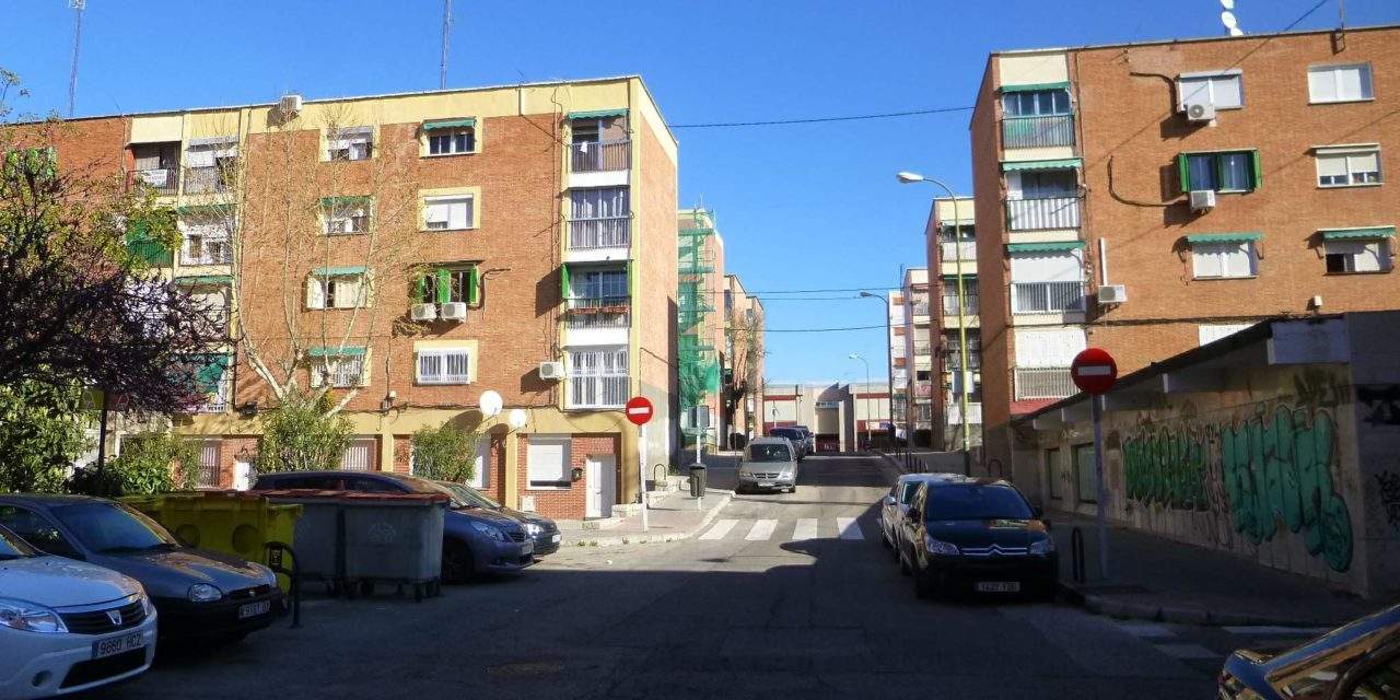 El vecindario de Valdezarza pide a la Junta de Moncloa participar en el proyecto de mejora de la accesibilidad del barrio