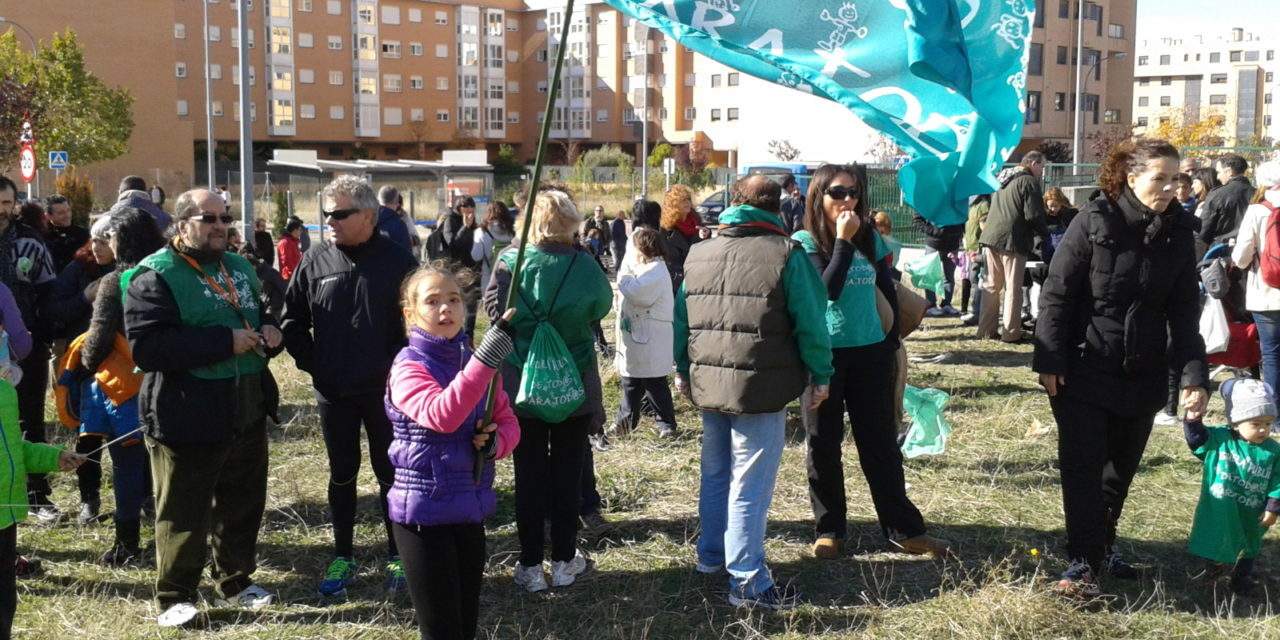 Miles de familias exigen a la Consejería aclaraciones sobre el colegio “fantasma” del Ensanche de Vallecas