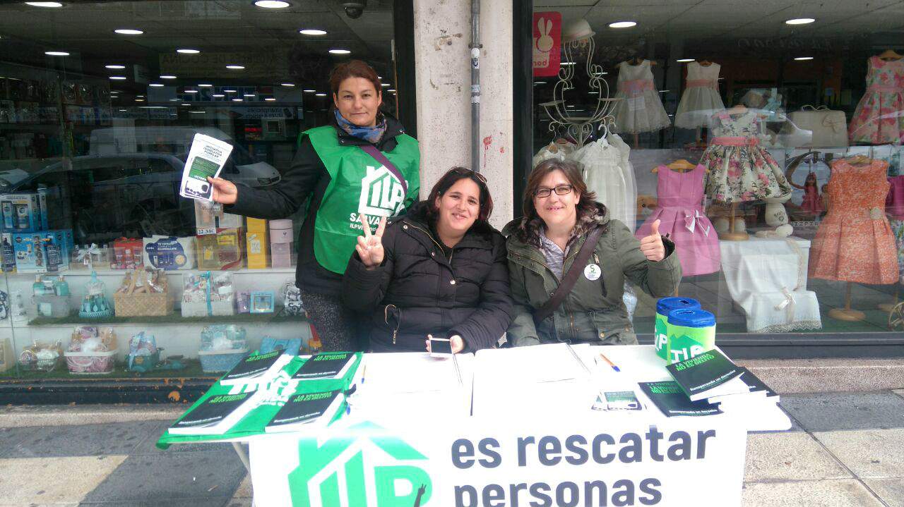 La campaña de la ILP de vivienda reúne en 23 días la mitad de las firmas necesarias