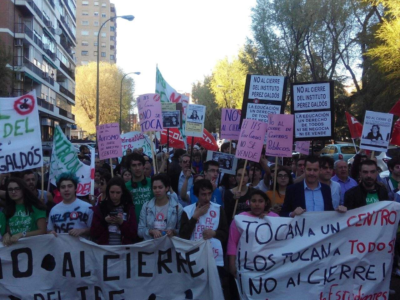 La FRAVM se opone al cierre del Pérez Galdós y condena la actuación policial