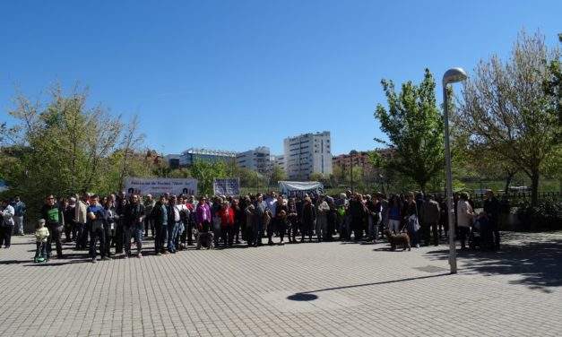 Más de 300 personas exigen el uso dotacional de los terrenos que Adif mantiene abandonados en Delicias