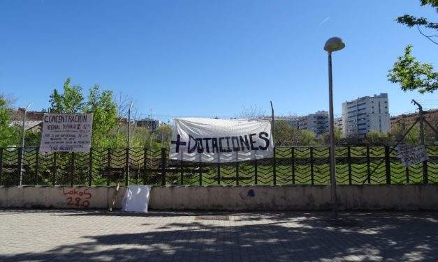 Más de 300 personas exigen el uso dotacional de los terrenos que Adif mantiene abandonados en Delicias