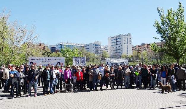 Más de 300 personas exigen el uso dotacional de los terrenos que Adif mantiene abandonados en Delicias