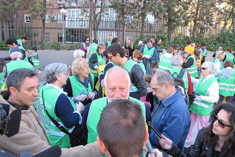Éxito en la primera jornada de limpieza ciudadana en Alameda de Osuna (Barajas)