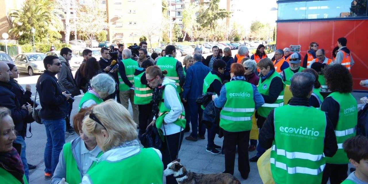 Éxito en la primera jornada de limpieza ciudadana en Alameda de Osuna (Barajas)