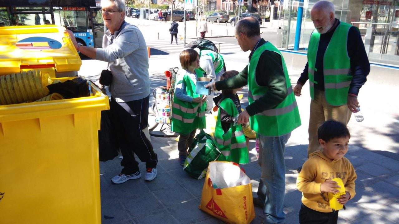 Éxito en la primera jornada de limpieza ciudadana en Alameda de Osuna (Barajas)