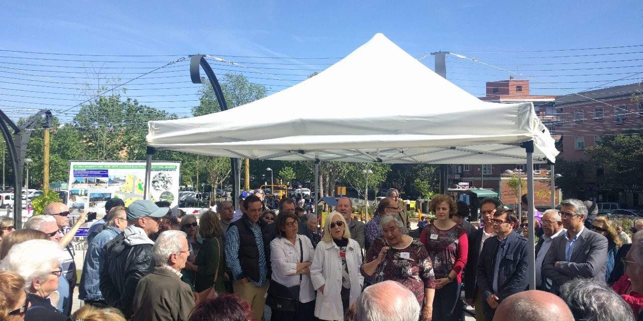 Cientos de vecinos de Carabanchel dan la bienvenida al parque de Blasa Pérez