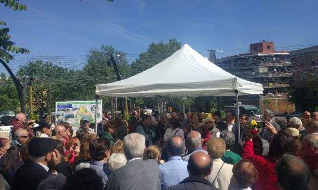 Cientos de vecinos de Carabanchel dan la bienvenida al parque de Blasa Pérez