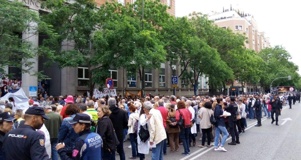 Centenares de personas regresan a La Princesa en defensa de la sanidad pública