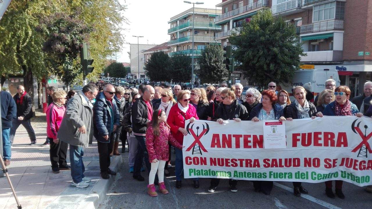Contaminación electromagnética: el Gobierno abraza las tesis de los lobbies de la telefonía “en detrimento de la salud pública”