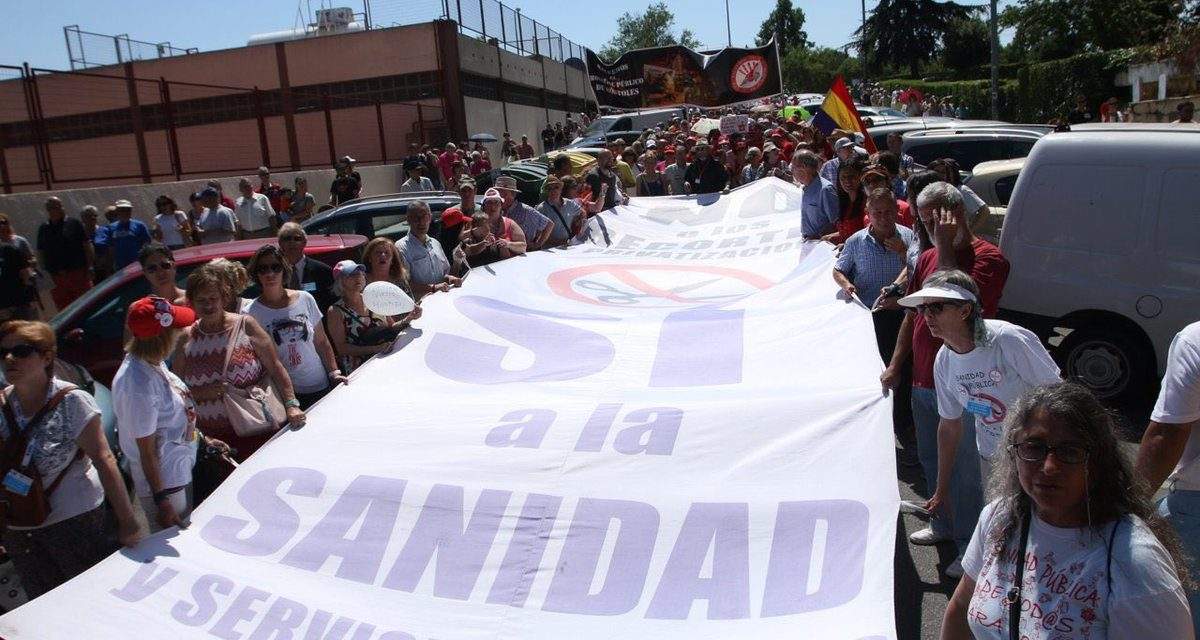 Monumental abrazo al Hospital Público de Móstoles