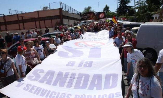 Monumental abrazo al Hospital Público de Móstoles