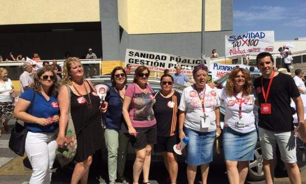 Monumental abrazo al Hospital Público de Móstoles