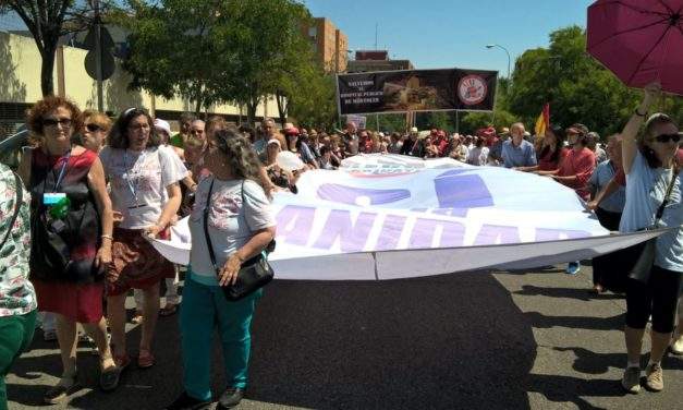 Monumental abrazo al Hospital Público de Móstoles